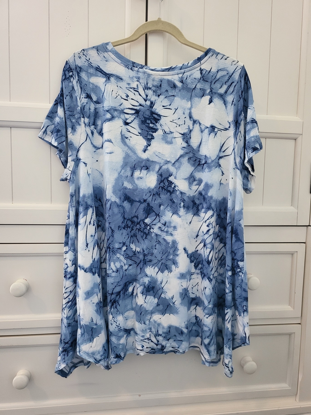 Cynthia Rowley Blue / White Tie-Dye Scoop Neck Tee, 2X - Picture 2 of 3